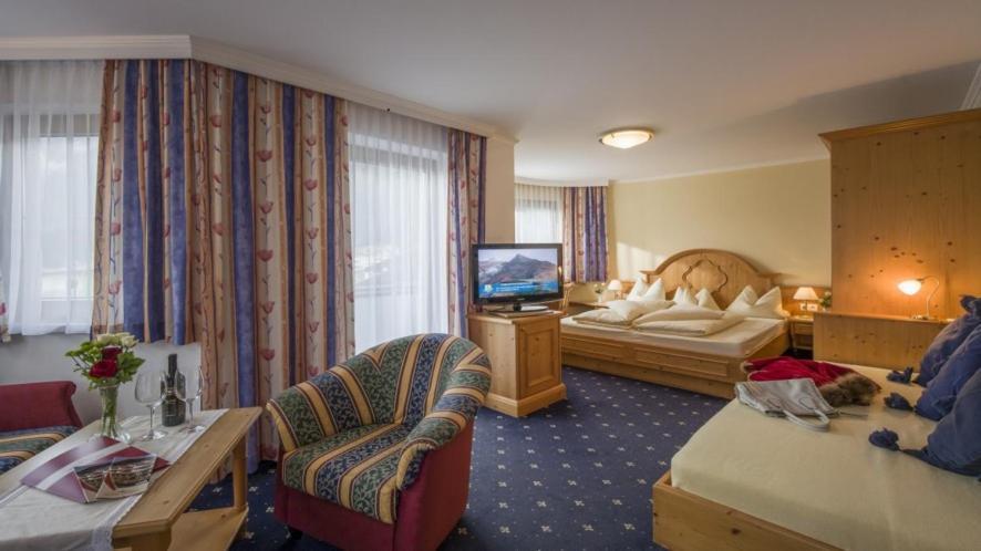 Hotel Andrea Майрхофен Экстерьер фото