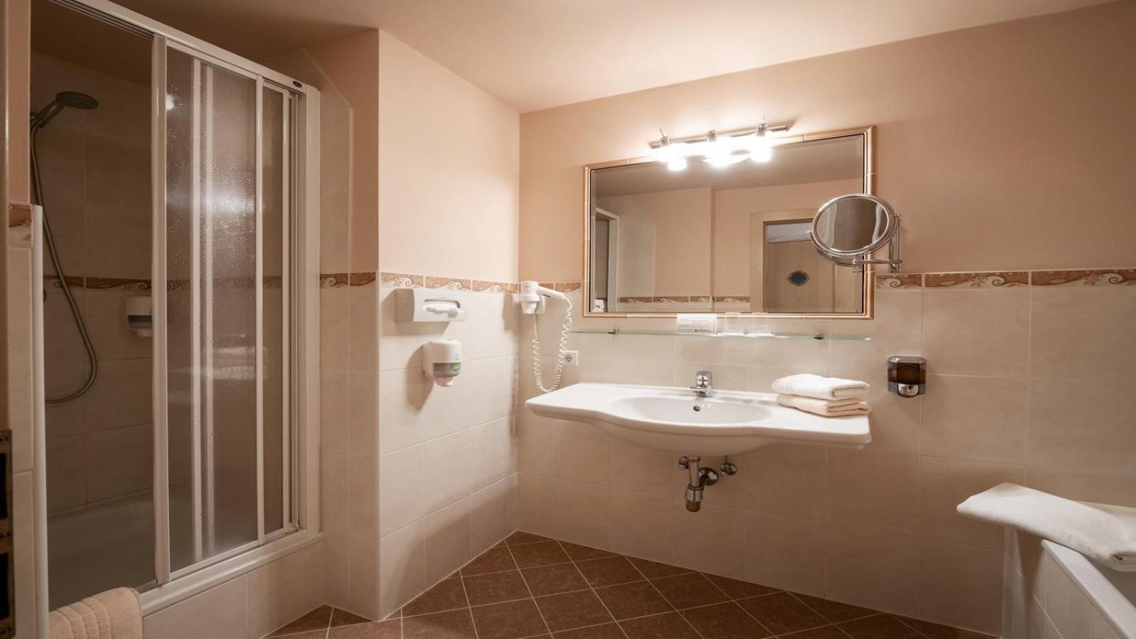 Hotel Andrea Майрхофен Экстерьер фото