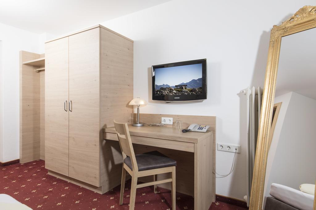 Hotel Andrea Майрхофен Экстерьер фото